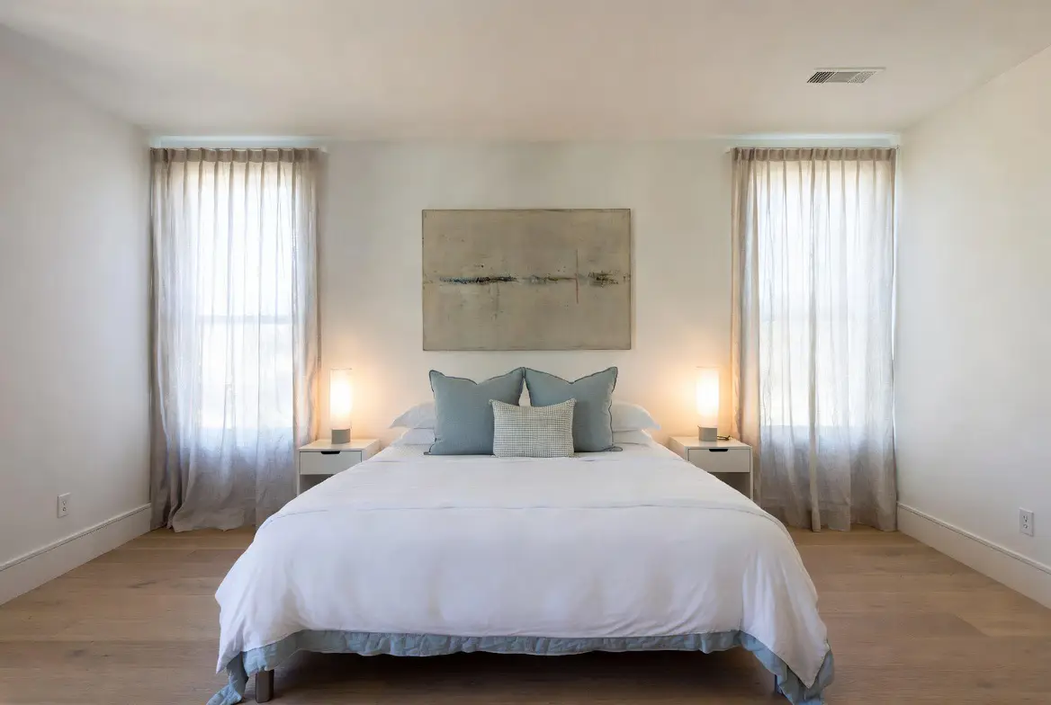 Bedroom Gallery 7